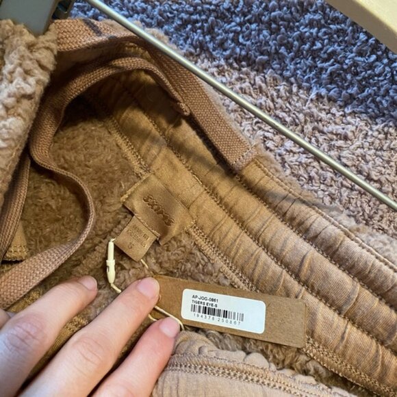 Skims Cozy Joggers - Picture 5 of 6